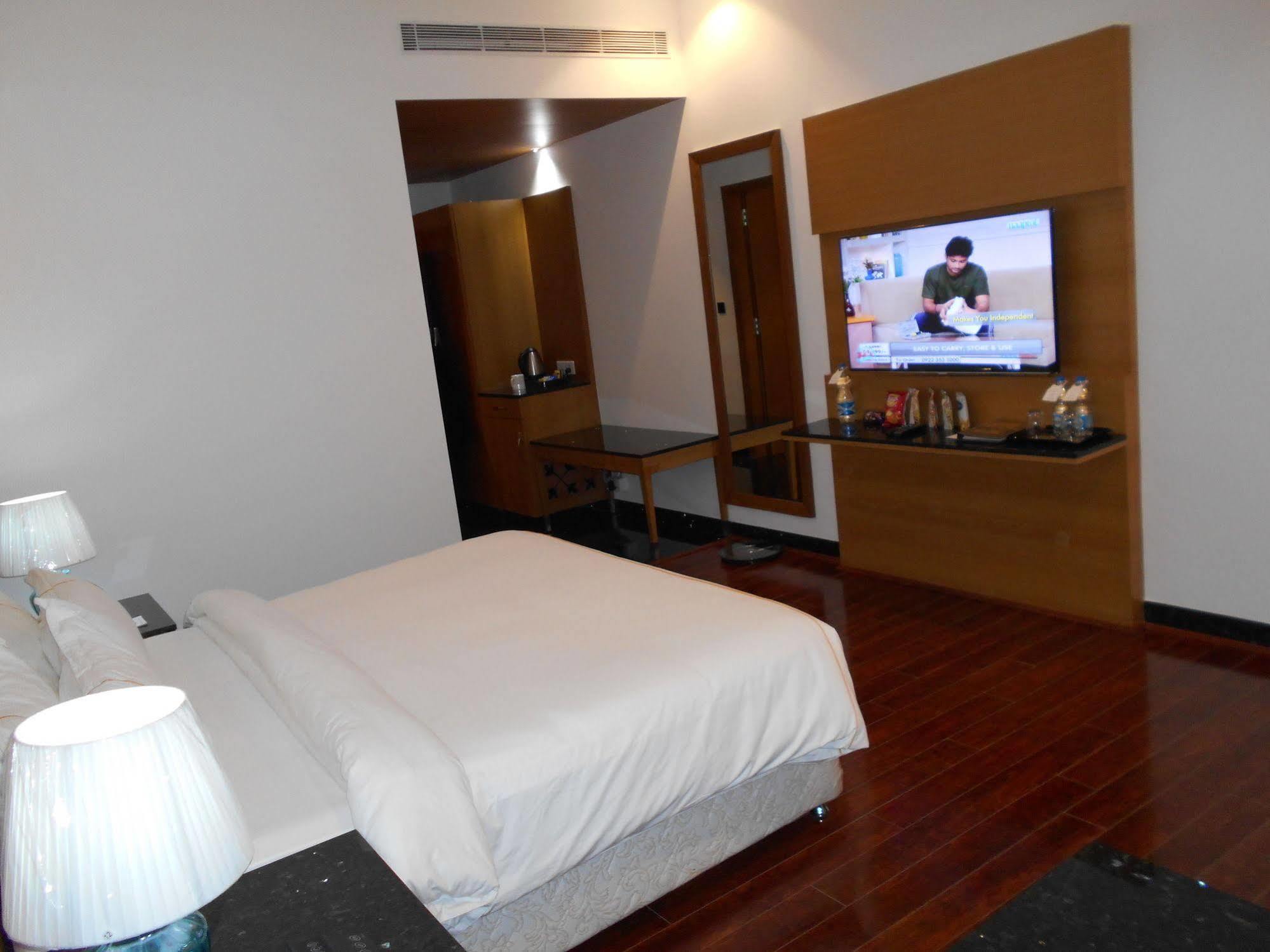 La Marvella, Bengaluru Hotel Kültér fotó